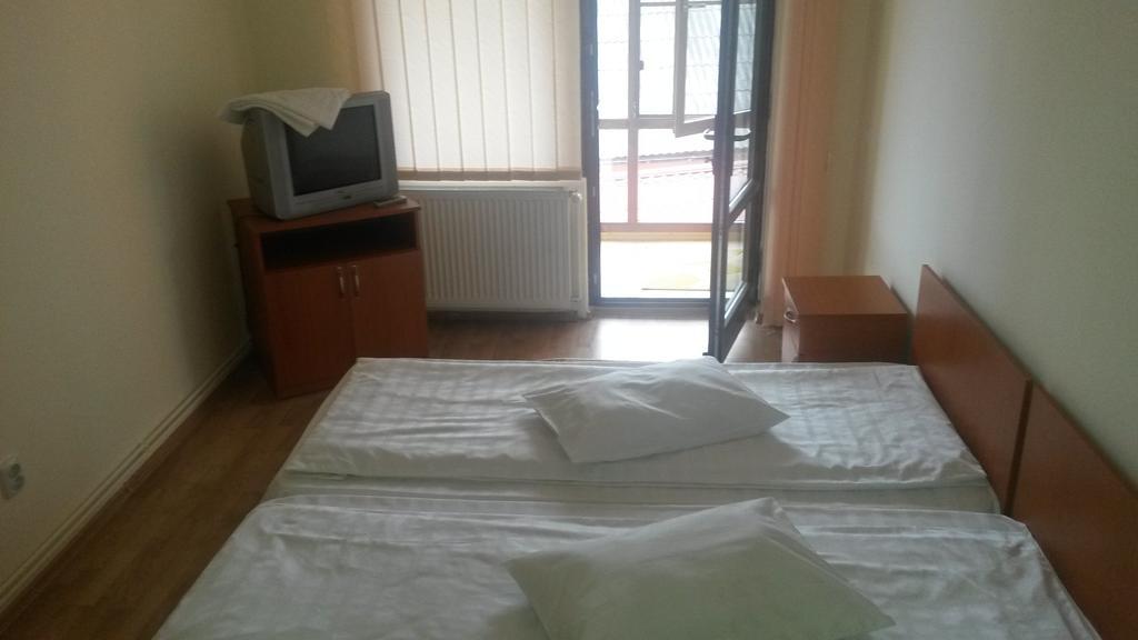 Pensiunea Adi Sapinta Room photo