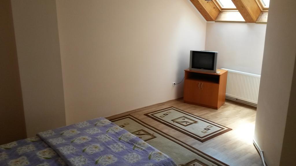 Pensiunea Adi Sapinta Room photo